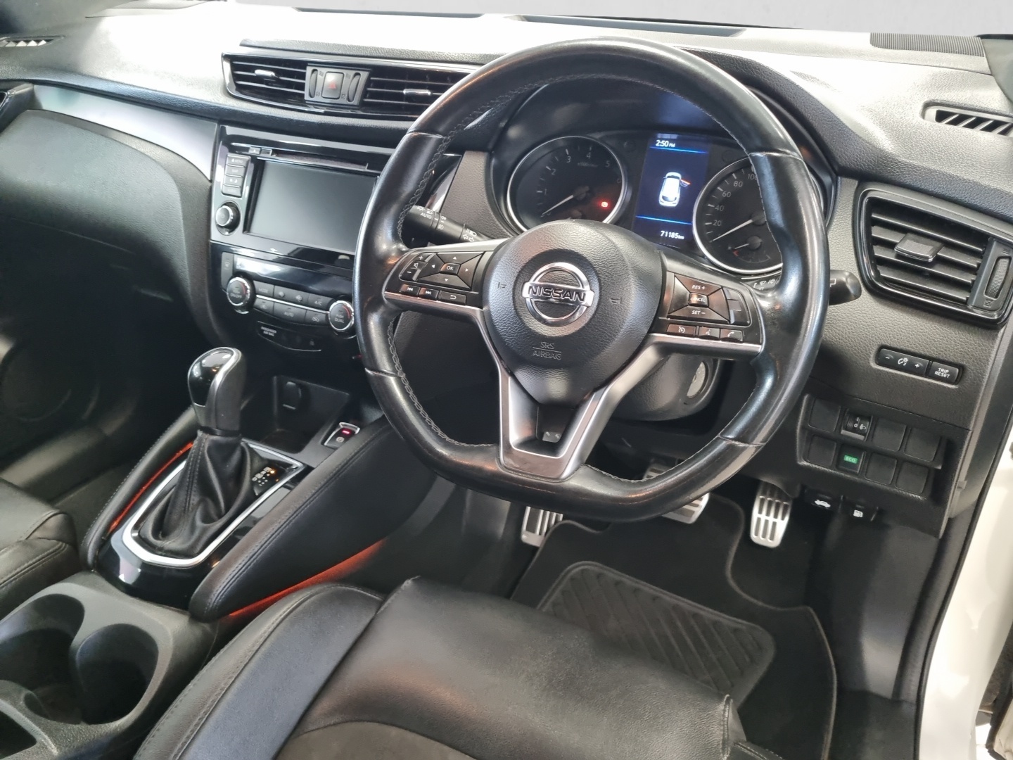 2021 NISSAN QASHQAI QASHQAI 1.2T MIDNIGHT CVT interior image 1 of 8