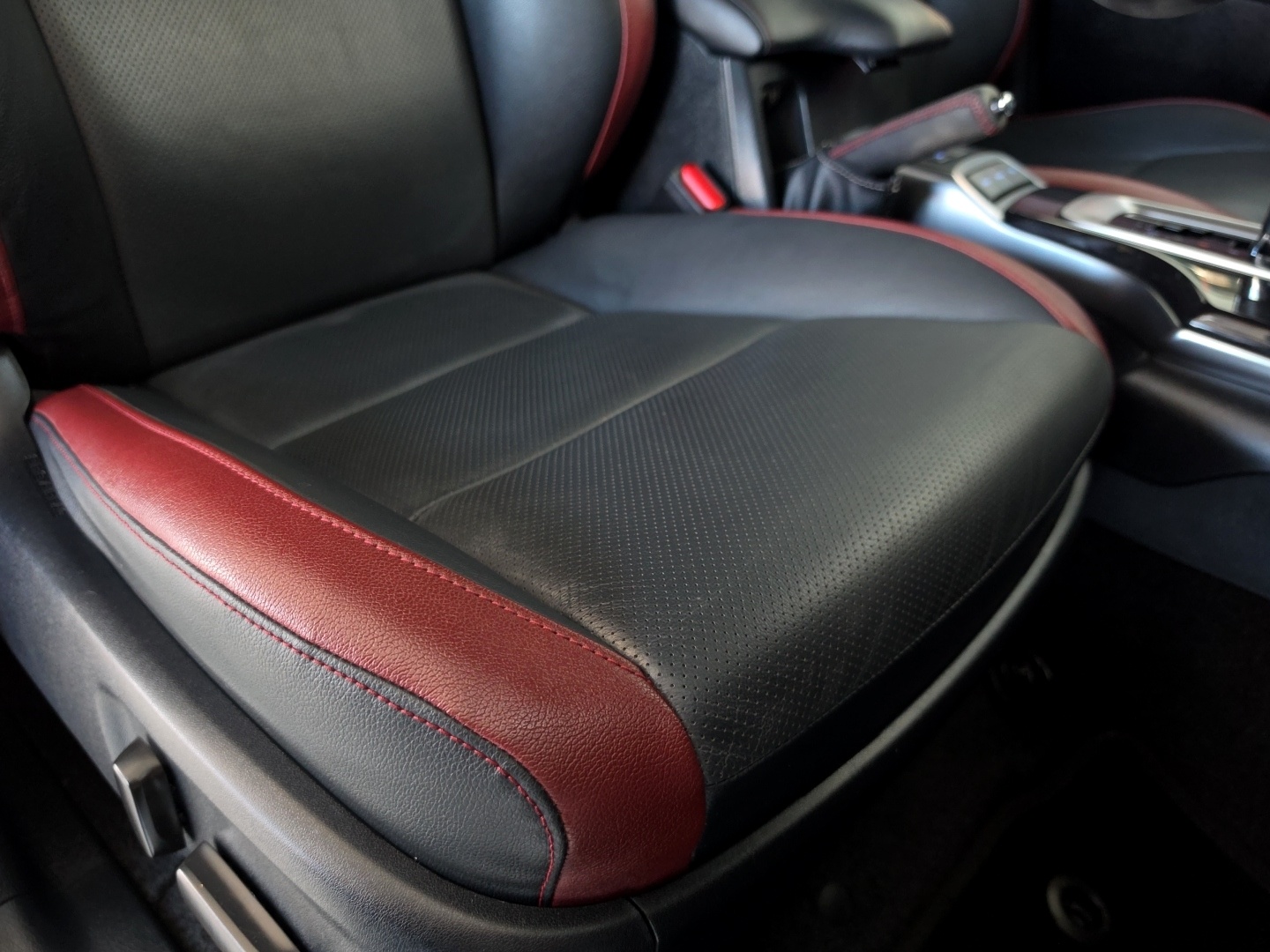 2024 TOYOTA FORTUNER Fortuner 2.8GD-6 4X4 A/T interior image 1 of 8