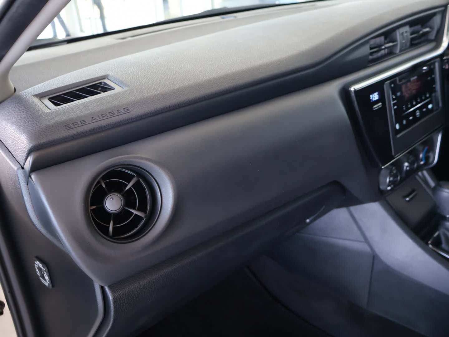 2024 TOYOTA COROLLA QUEST Corolla Quest PLUS 1.8 CVT interior image 1 of 7