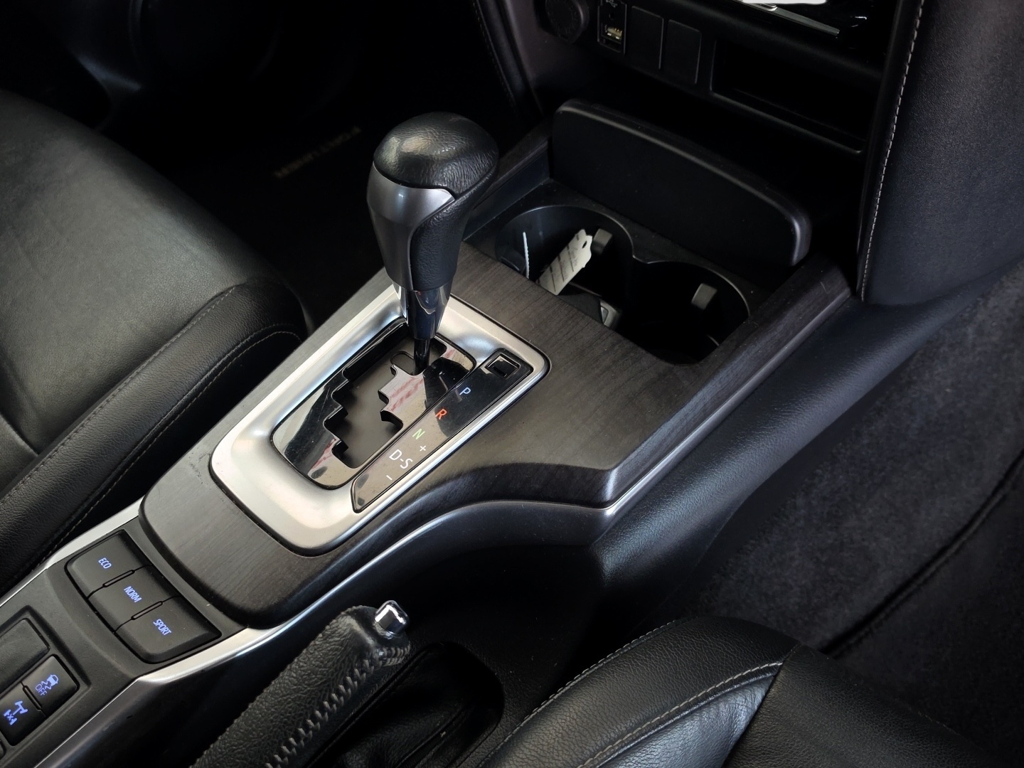2021 TOYOTA FORTUNER FORTUNER 2.8 GD6 RB AT interior image 1 of 8