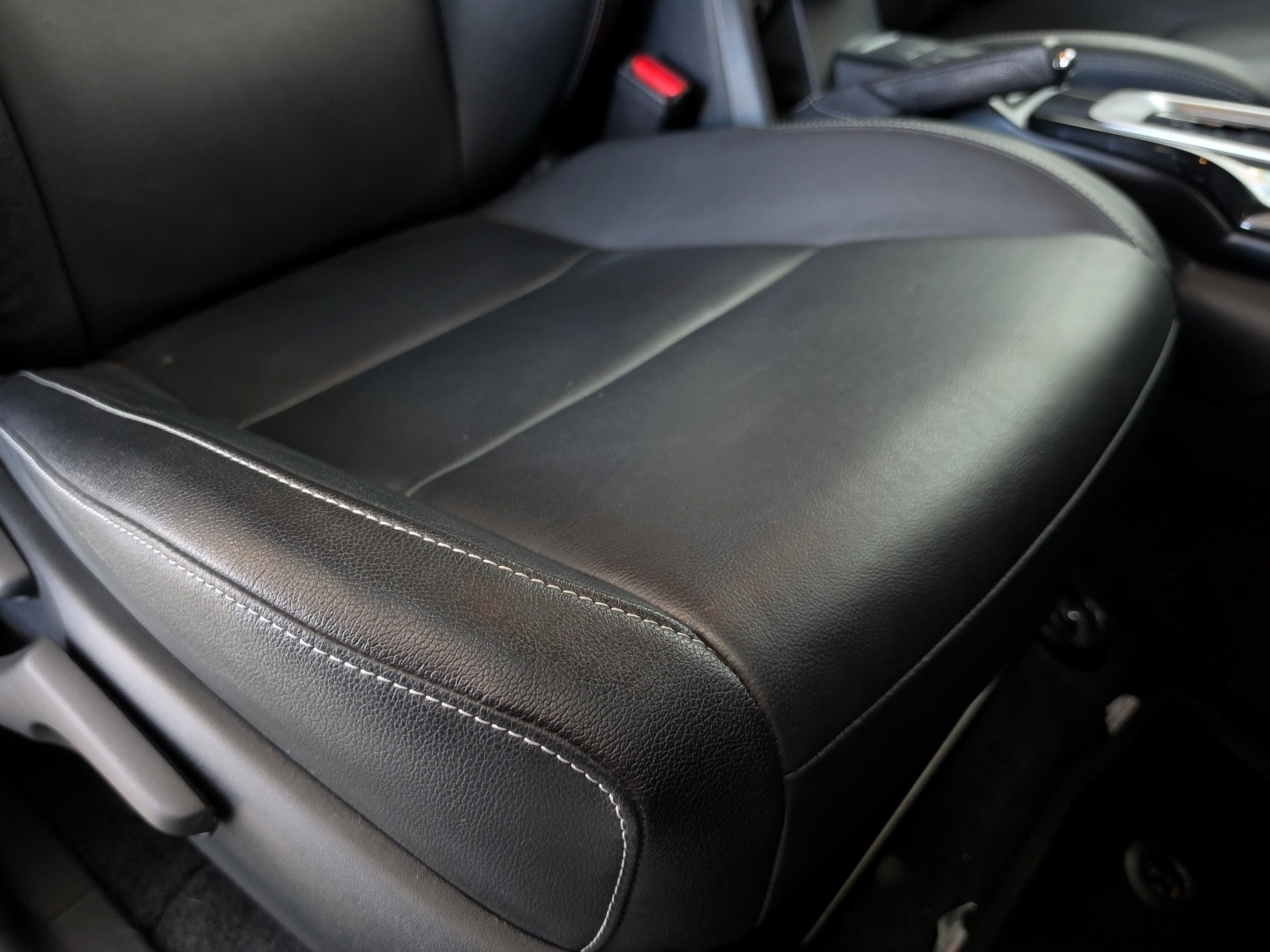 2025 TOYOTA FORTUNER Fortuner 2.4GD-6 R/B A/T interior image 1 of 8