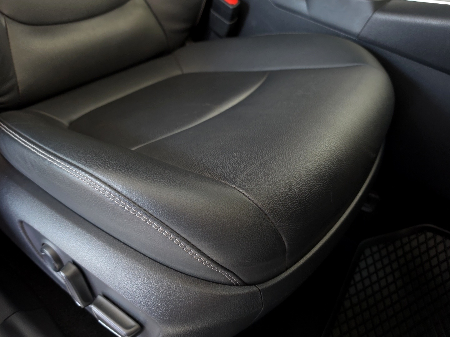 2024 TOYOTA RAV 4 RAV4 2.5 VX AT AWD (57K) interior image 1 of 8