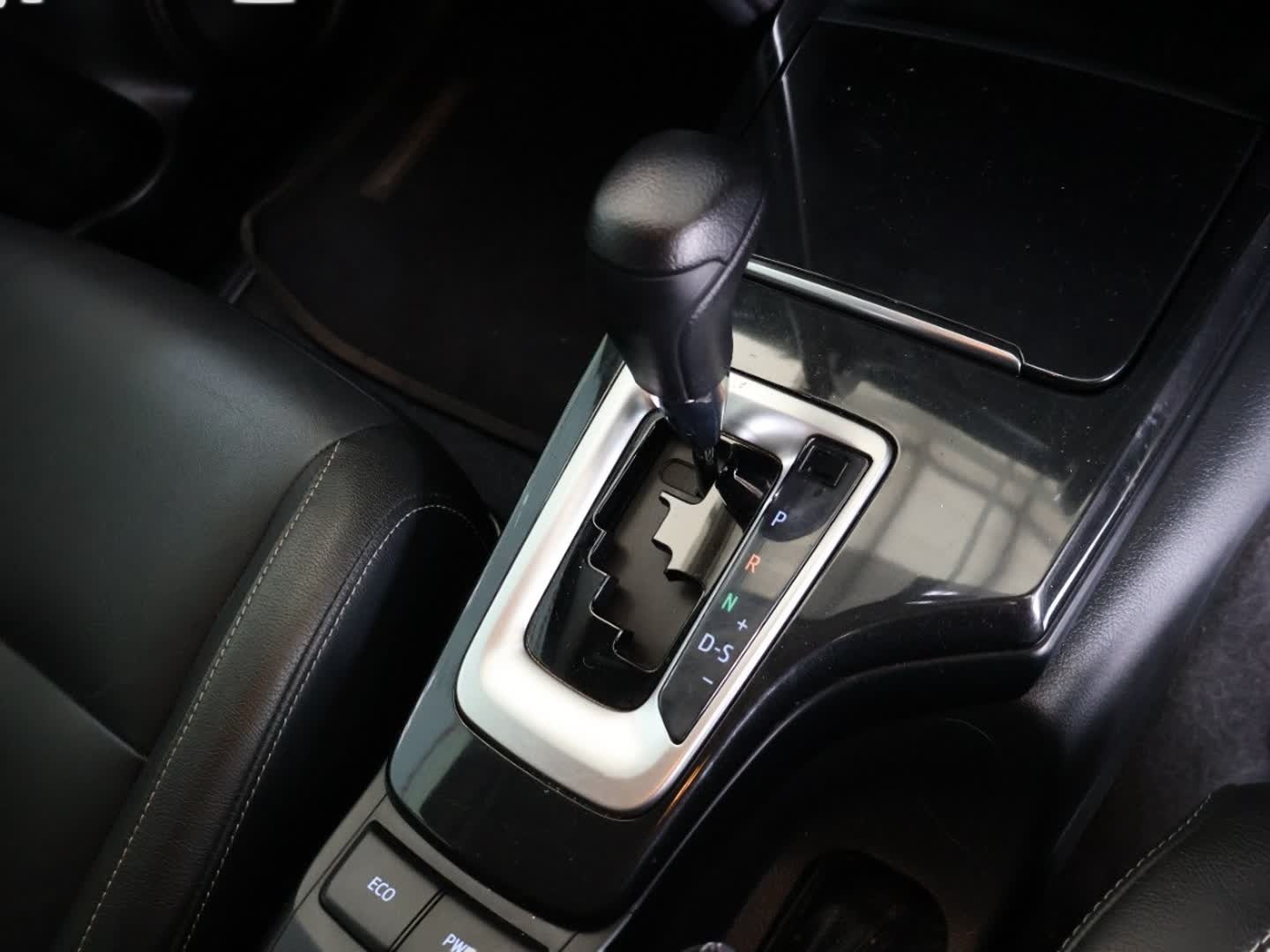 2023 TOYOTA FORTUNER Fortuner 2.4GD-6 R/B A/T interior image 1 of 8