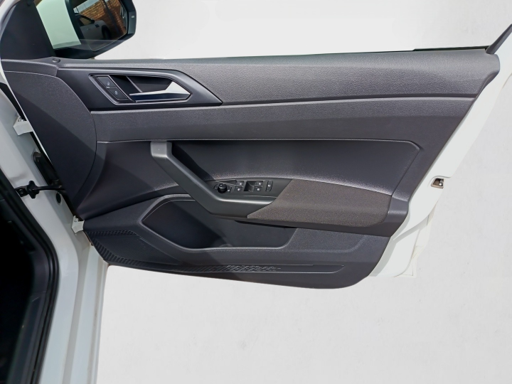 2025 VOLKSWAGEN POLO POLO 1.0 TSI interior image 1 of 6