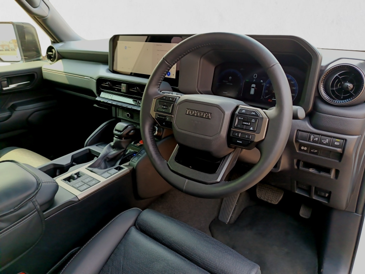 2025 TOYOTA PRADO PRADO VX-R 2.8GD A/T interior image 1 of 7