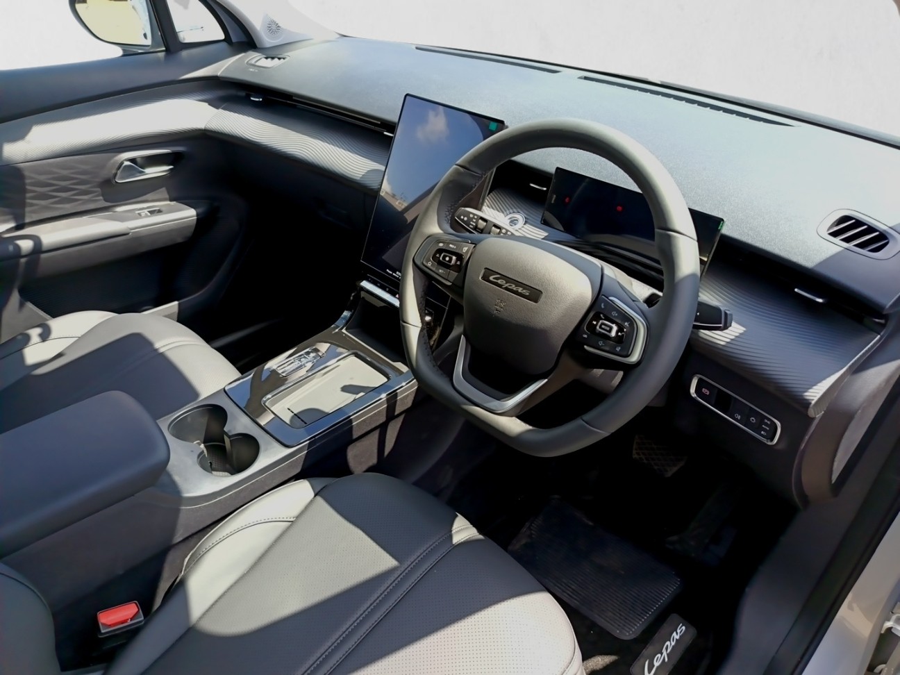 2026 LEPAS L4 L4 1.5T PANTERA A/T interior image 1 of 7