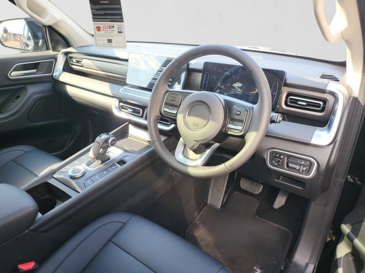 2026 GWM P-Series P300 2.4TD LT 4X4 A/T D/C P/U interior image 1 of 6