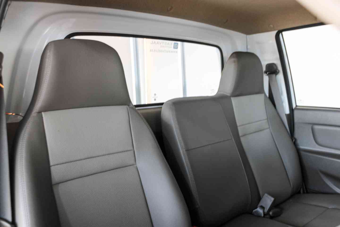 2026 HYUNDAI H100 / BAKKIE H100 2.6D A/C F/C D/S interior image 1 of 5