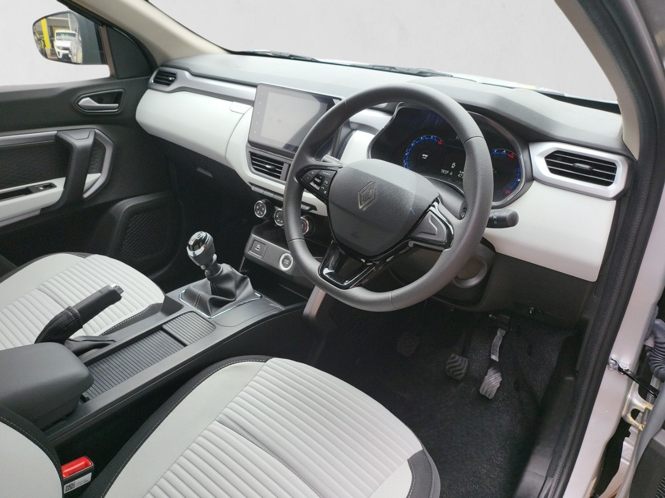 2026 RENAULT KIGER KIGER 1.0 TECHNO interior image 1 of 6