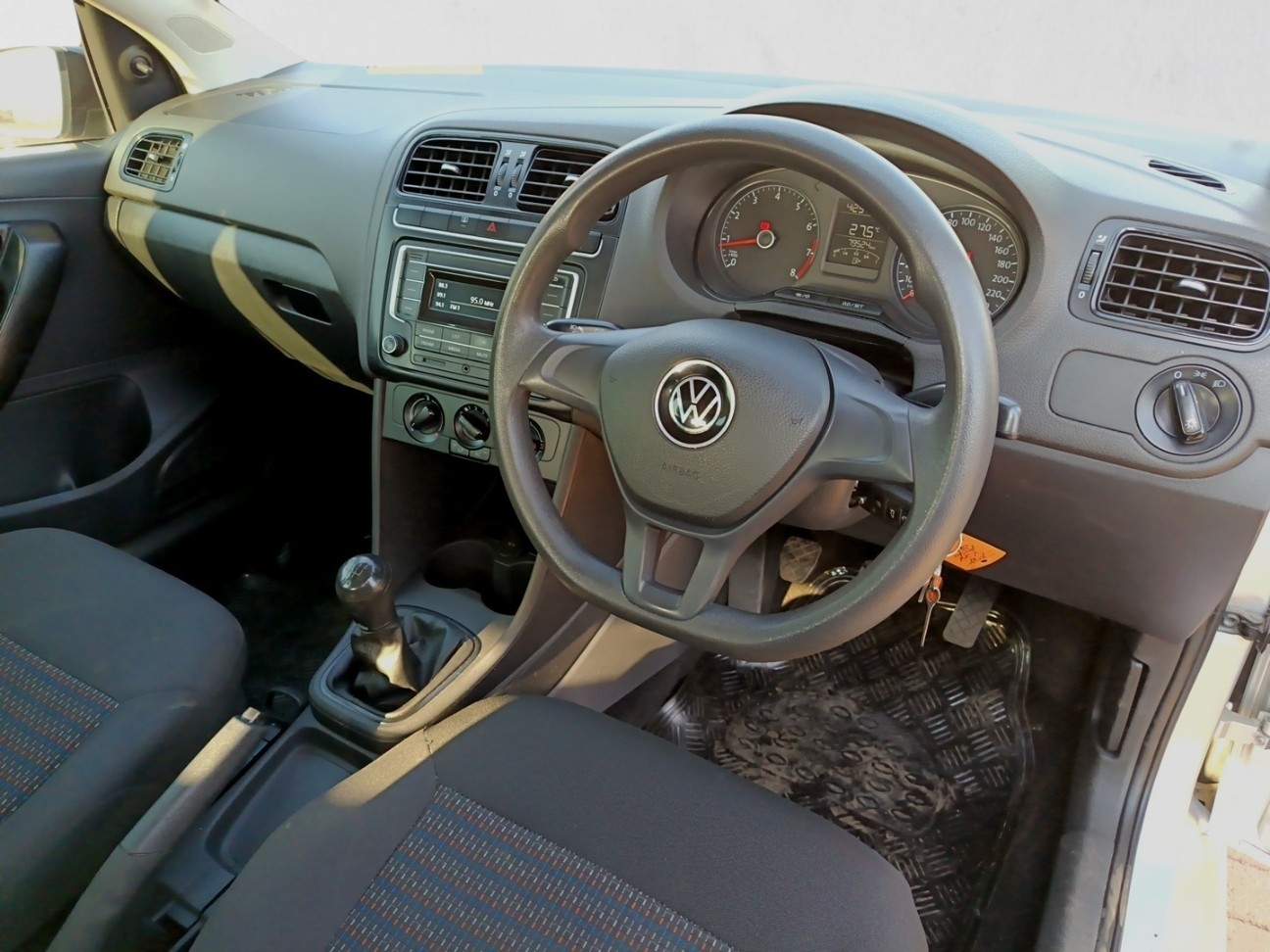 2023 VOLKSWAGEN POLO VIVO POLO POLO VIVO 1.4 TRENDLINE interior image 1 of 6