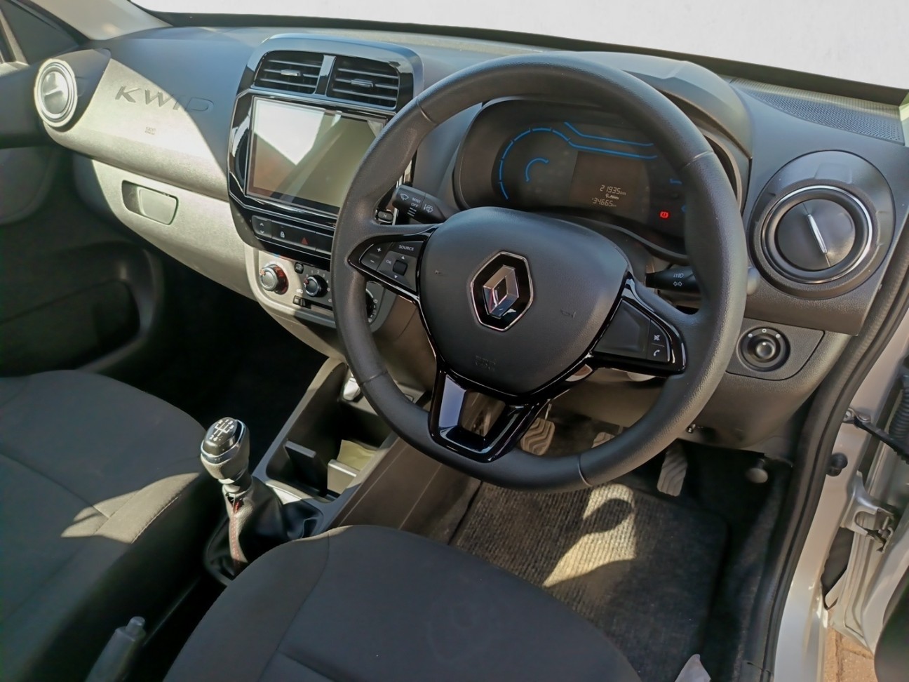 2025 RENAULT KWID KWID 1.0 DYNAMIQUE / ZEN / TECHNO 5DR interior image 1 of 7