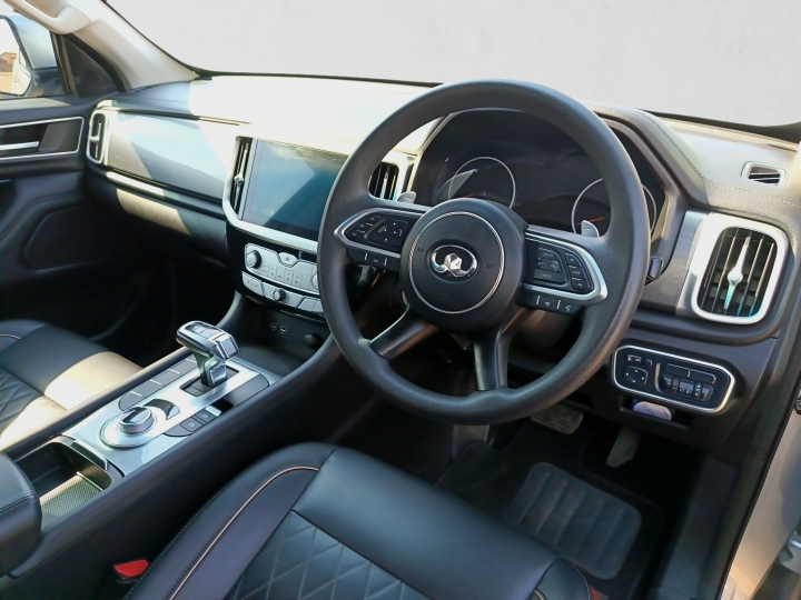 2021 GWM P-Series P-Series 2.0TD LS/BLACK EDITION A/T D/C P/U interior image 1 of 6