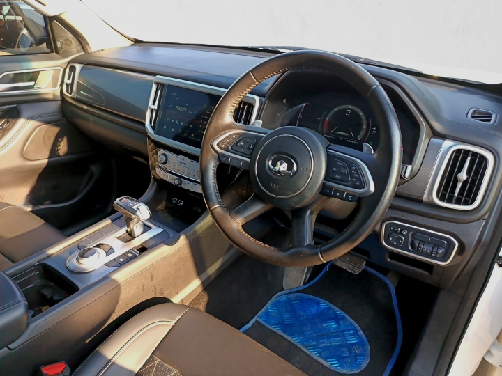 2022 GWM P-Series P-Series 2.0 TD LT A/T D/C P/U interior image 1 of 7