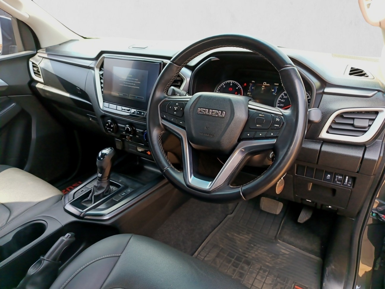 2023 ISUZU D-MAX D-MAX 1.9 Ddi HR LS A/T D/C P/U interior image 1 of 8
