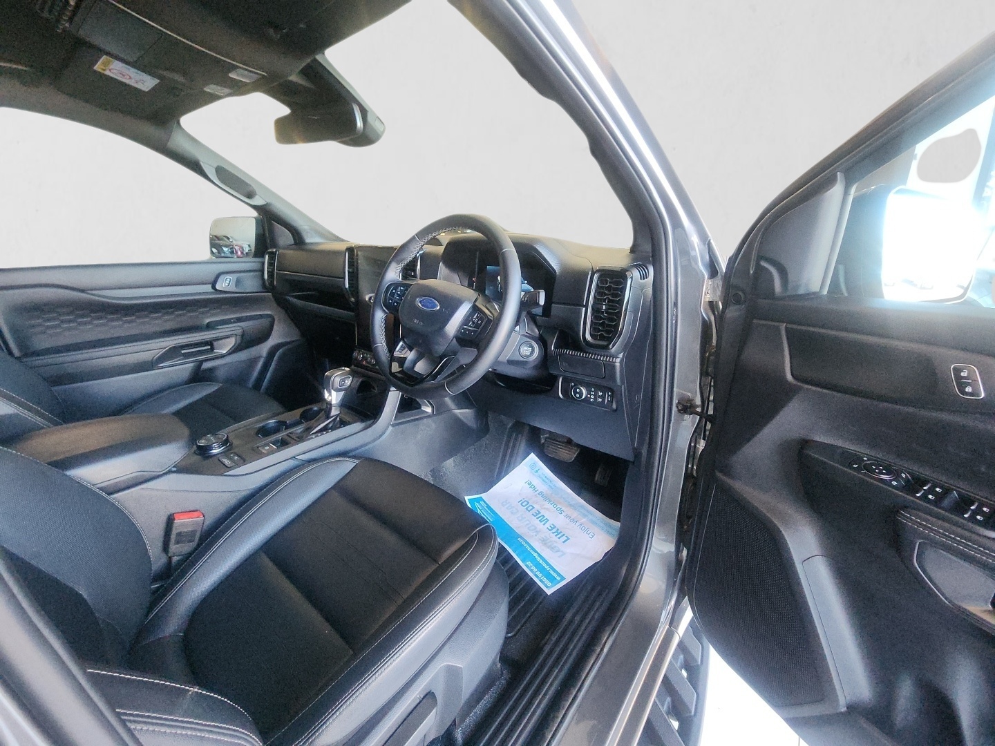 2025 FORD RANGER RANGER 2.0D BI-TURBO TREMOR 4X4 A/T D/C P/U interior image 1 of 7