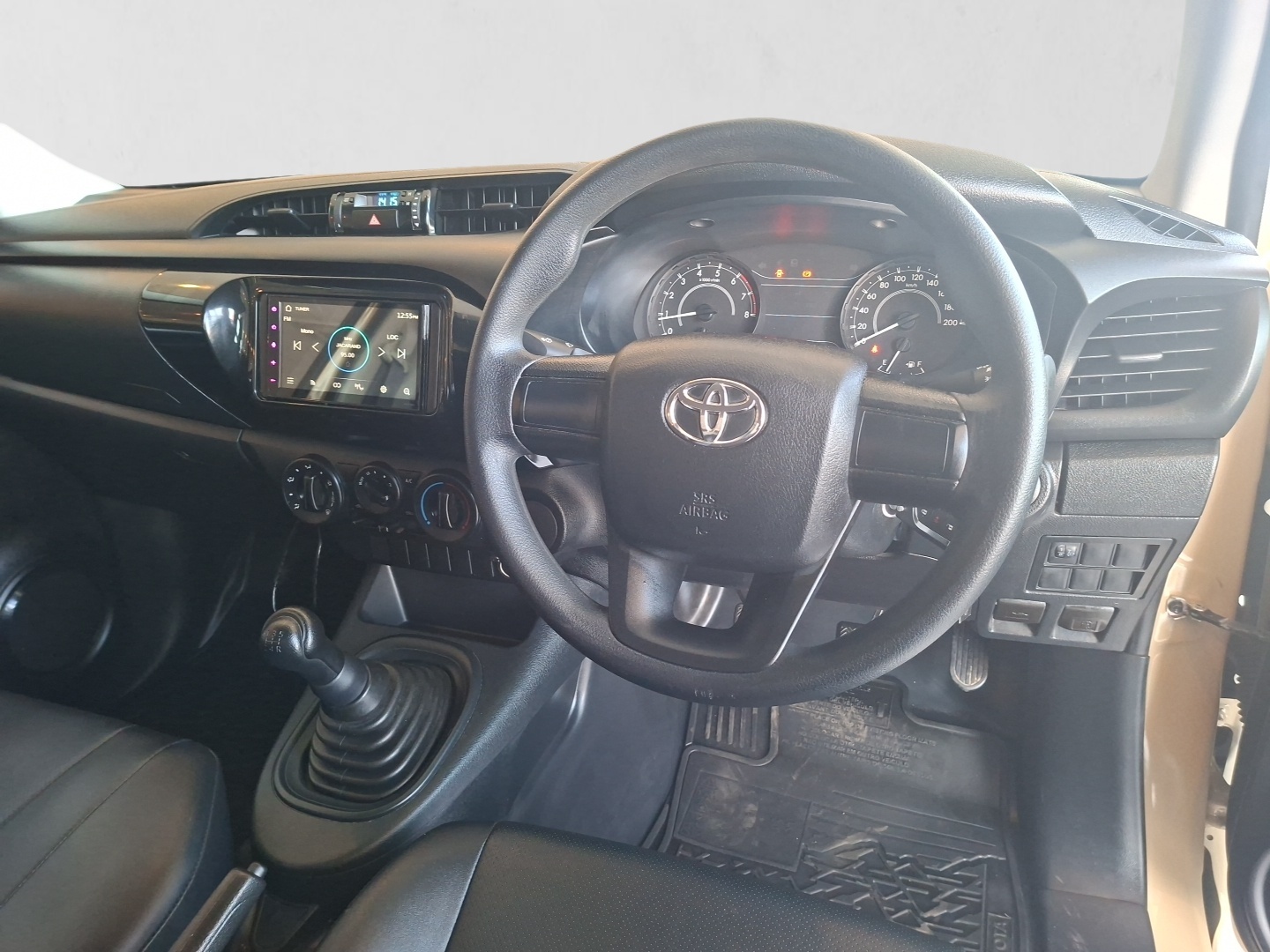 2026 TOYOTA HILUX HILUX 2016 ON HiluxSC 2.0VVTi S 5MT interior image 1 of 4