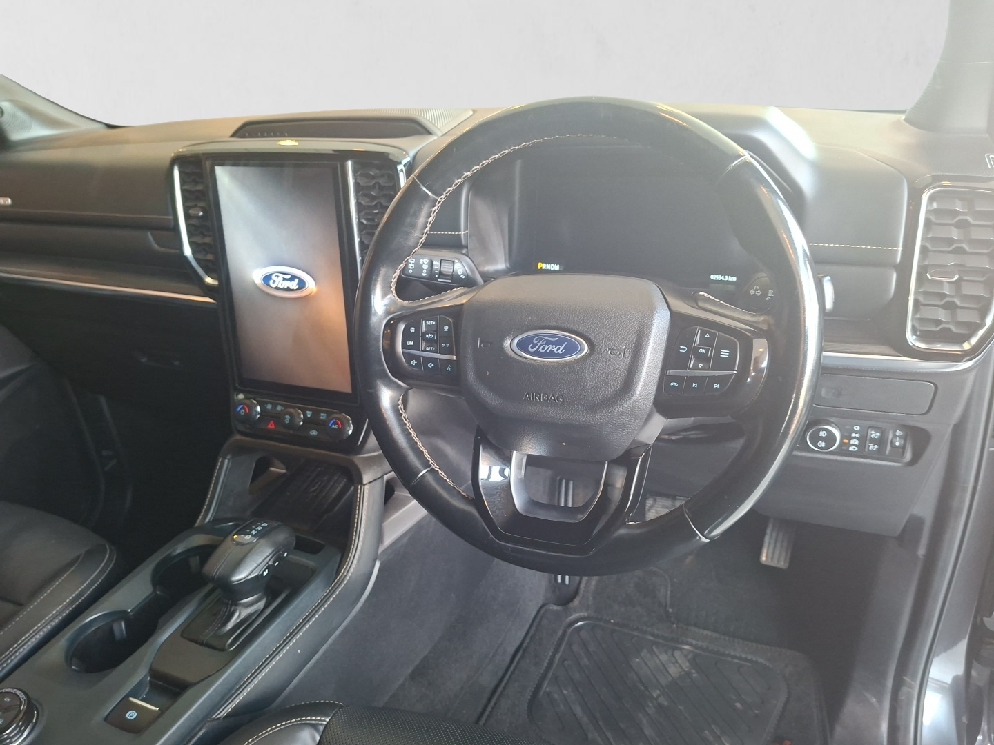 2023 FORD EVEREST EVEREST 3.0D V6 PLATINUM AWD A/T interior image 1 of 6