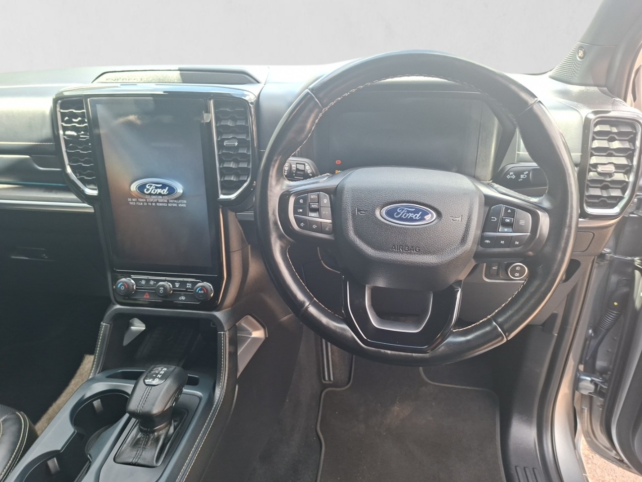 2023 FORD EVEREST EVEREST 3.0D V6 PLATINUM AWD A/T interior image 1 of 5