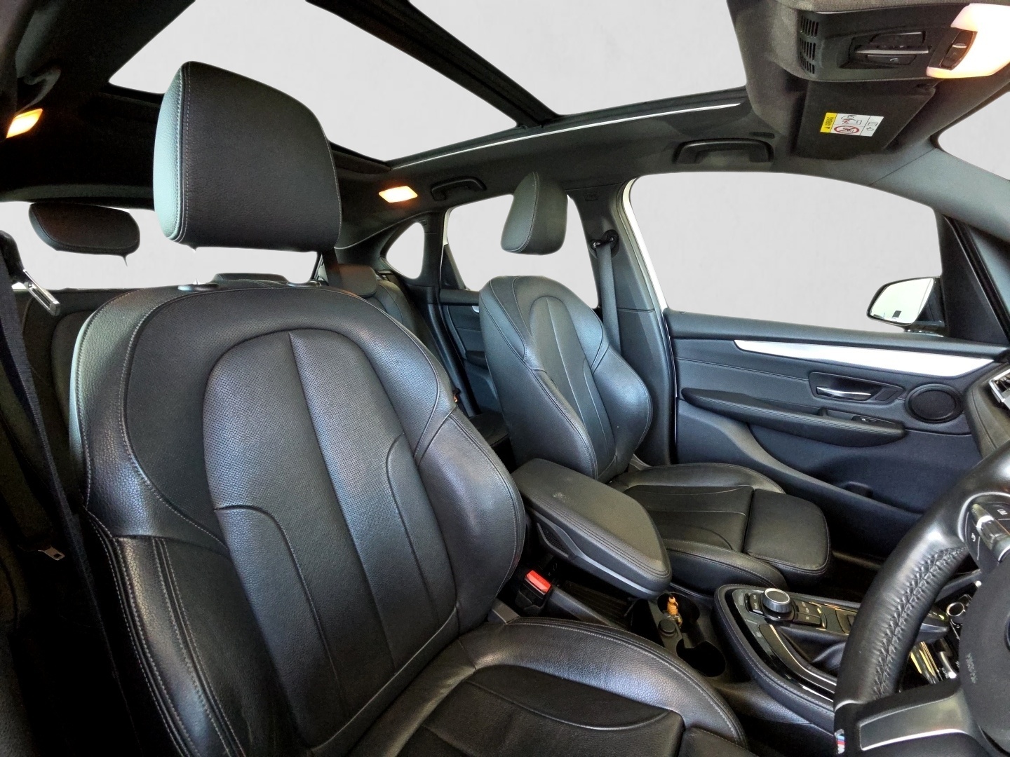 2015 BMW 2 SERIES ACTIVE TOUR 2-SERIES 220d ACTIVE TOURER interior image 1 of 4