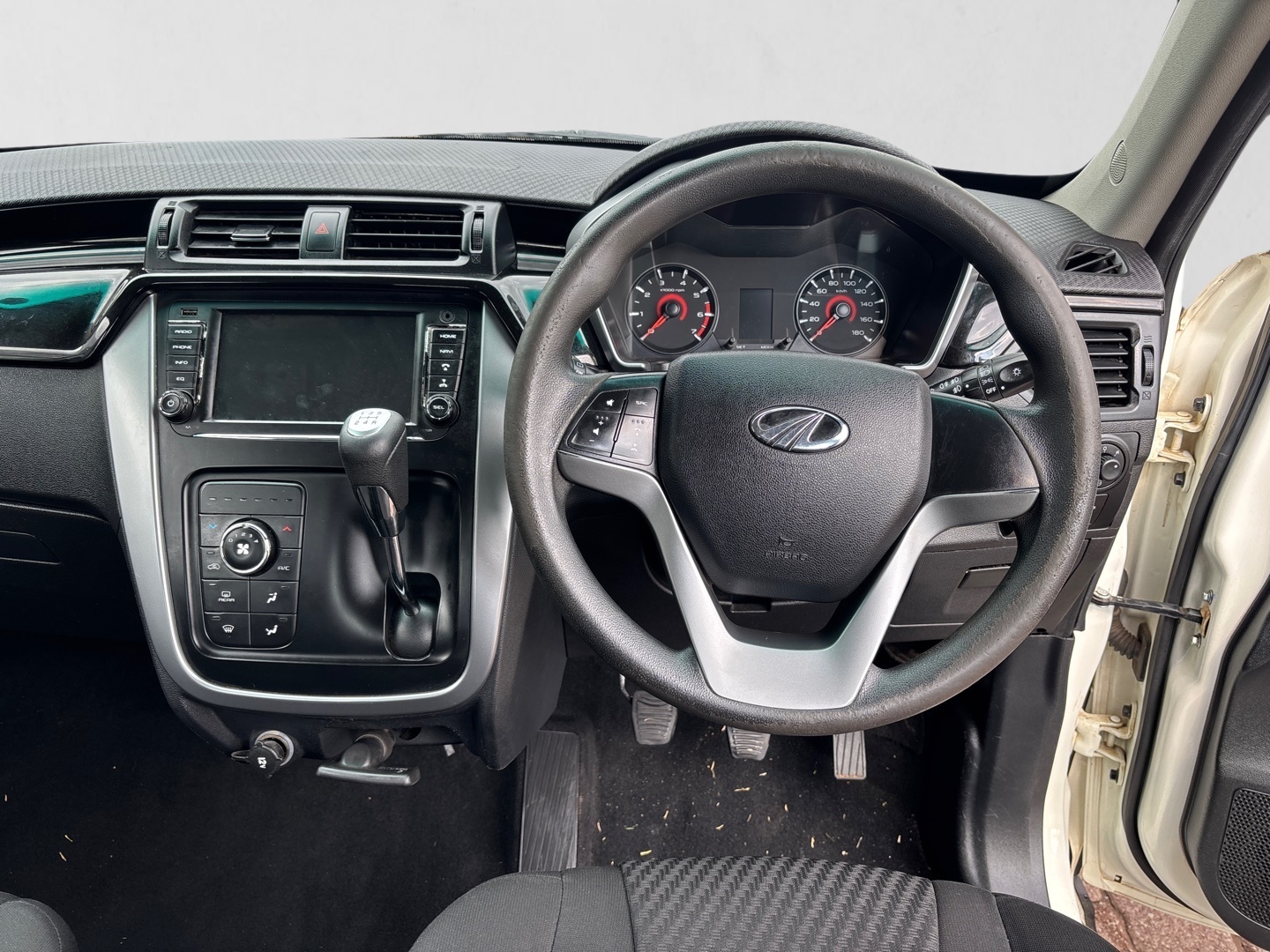 2020 MAHINDRA KUV 100 KUV 100 1.2TD K8+ NXT interior image 1 of 5