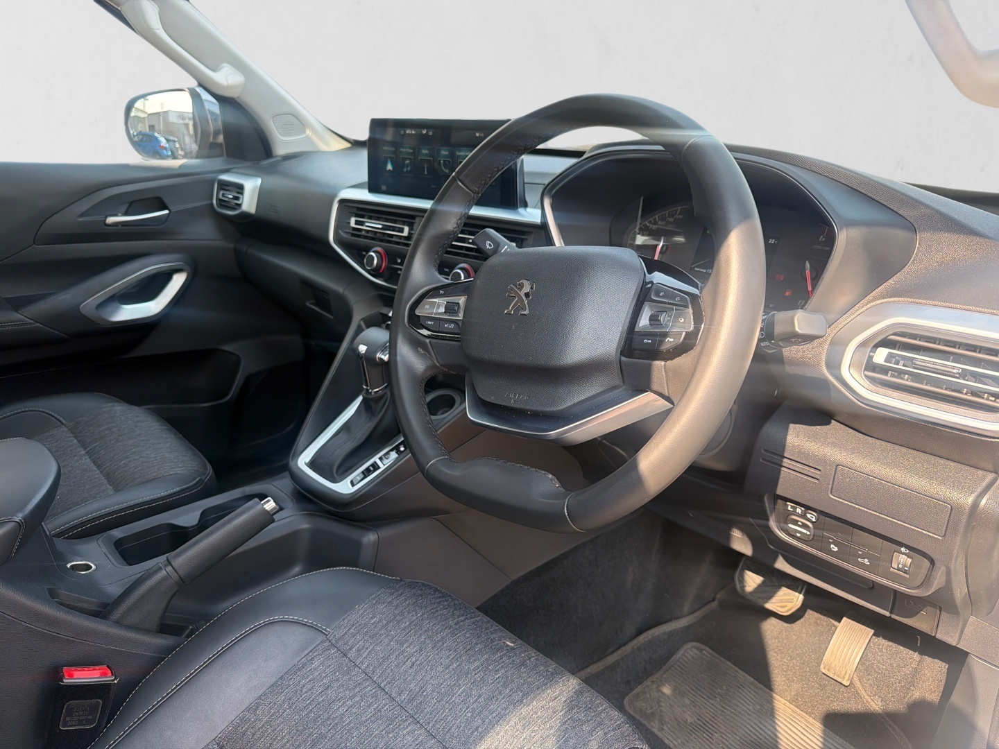 2025 PEUGEOT LANDTREK LANDTREK 1.9D ALLURE P/U D/C A/T interior image 1 of 7