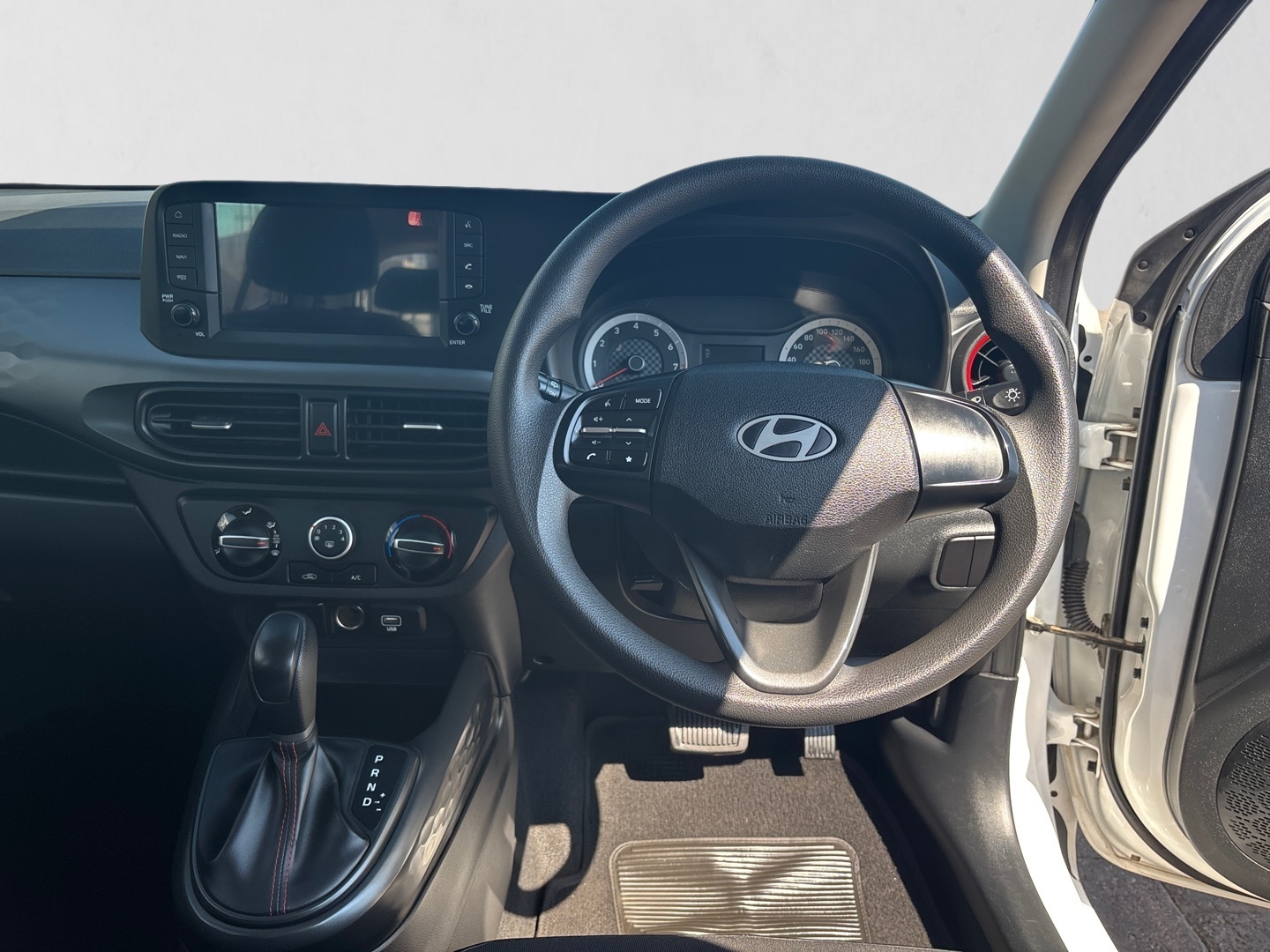 2025 HYUNDAI i10 i10 GRAND i10 1.2 MOTION/PREMIUM A/T interior image 1 of 6