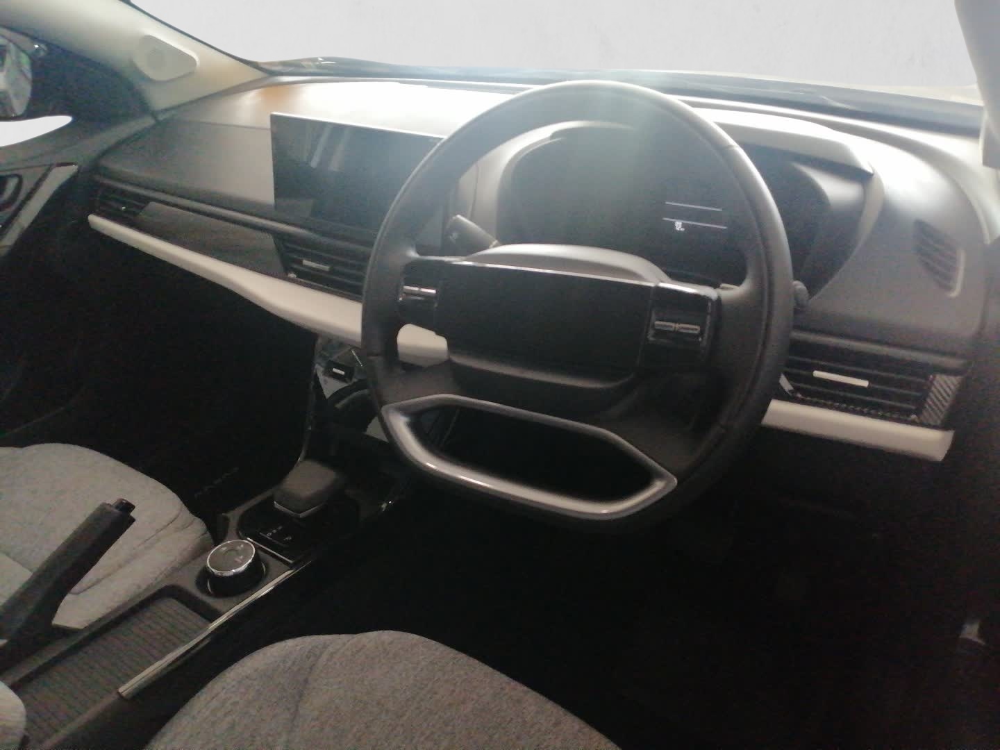 2025 TATA CURVV CURVV 1.2T CREATIVE DCA interior image 1 of 7