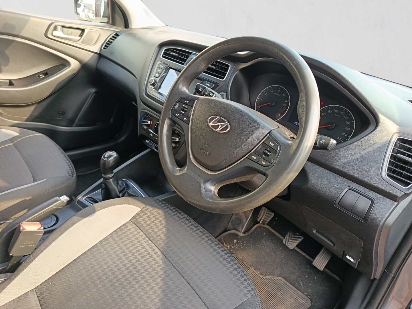 2020 HYUNDAI i20 i20 1.2 MOTION interior image 1 of 7