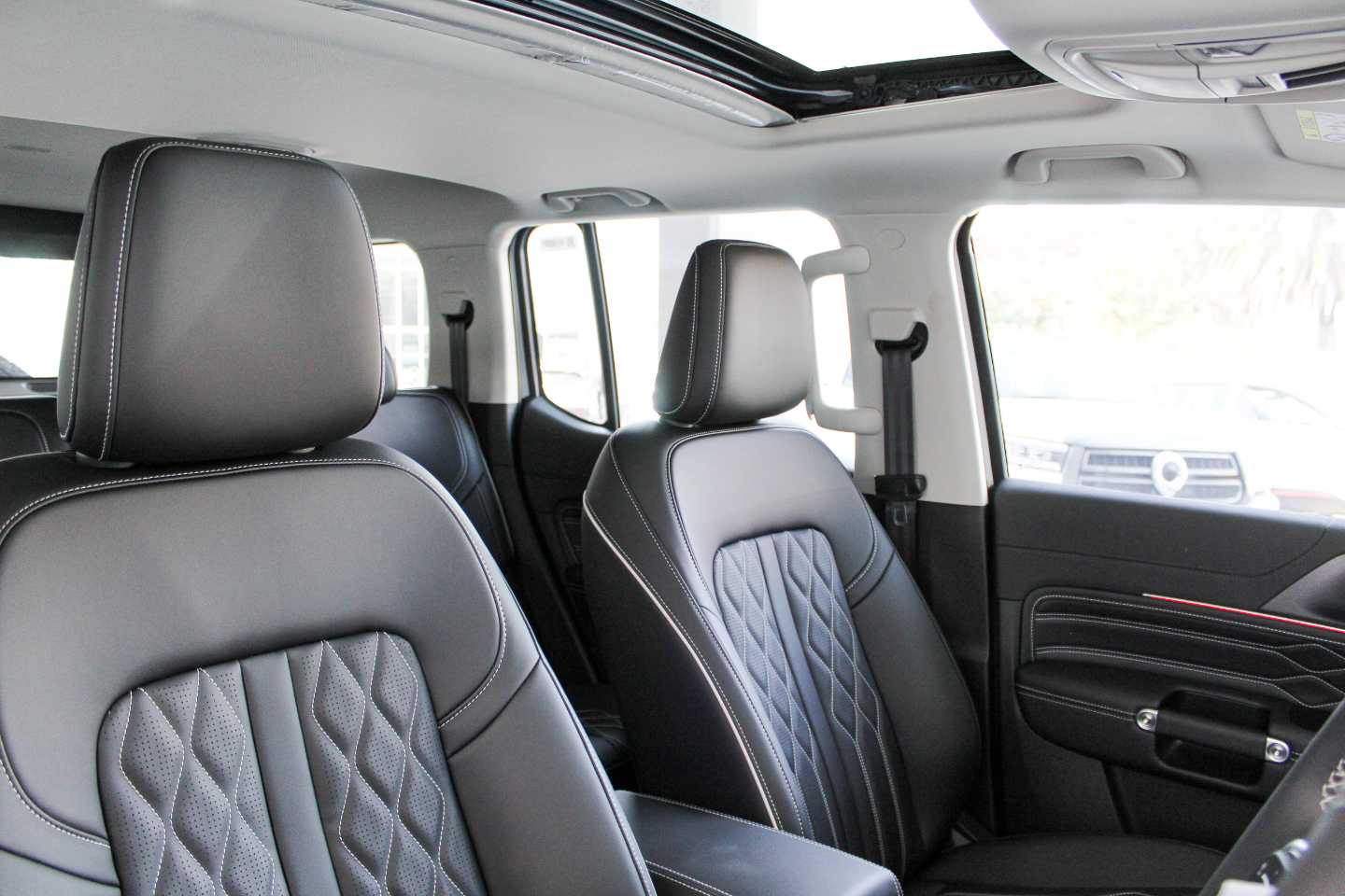 2026 GWM TANK 300 TANK 300 2.4TD ULTRA LUXURY 4X4 AT interior image 1 of 4