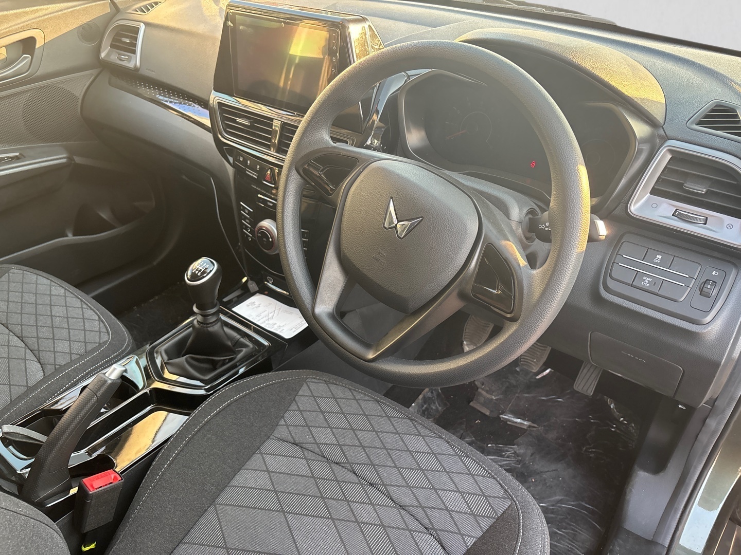 2026 MAHINDRA XUV3XO XUV3XO 1.2T MX2 interior image 1 of 7