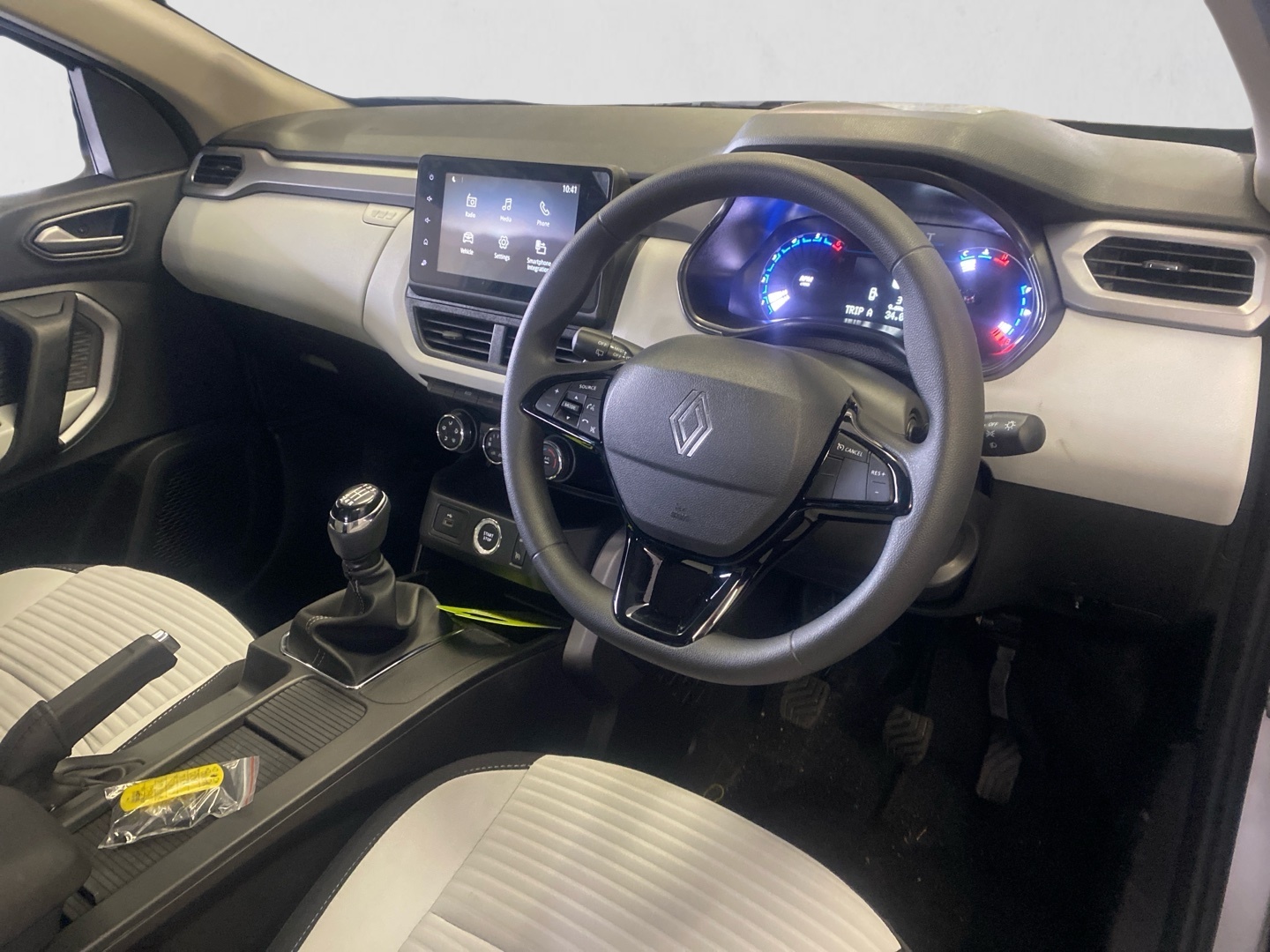 2026 RENAULT KIGER KIGER Kiger 1.0l Turbo Techno interior image 1 of 8
