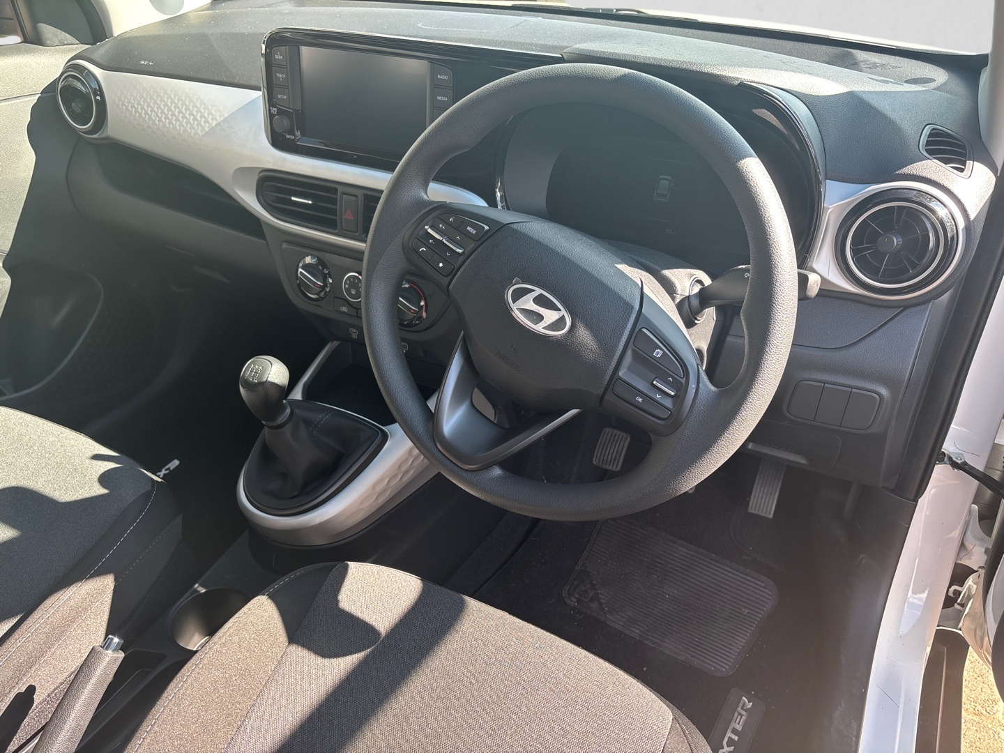 2026 HYUNDAI EXTER EXTER 1.2 PREMIUM interior image 1 of 7