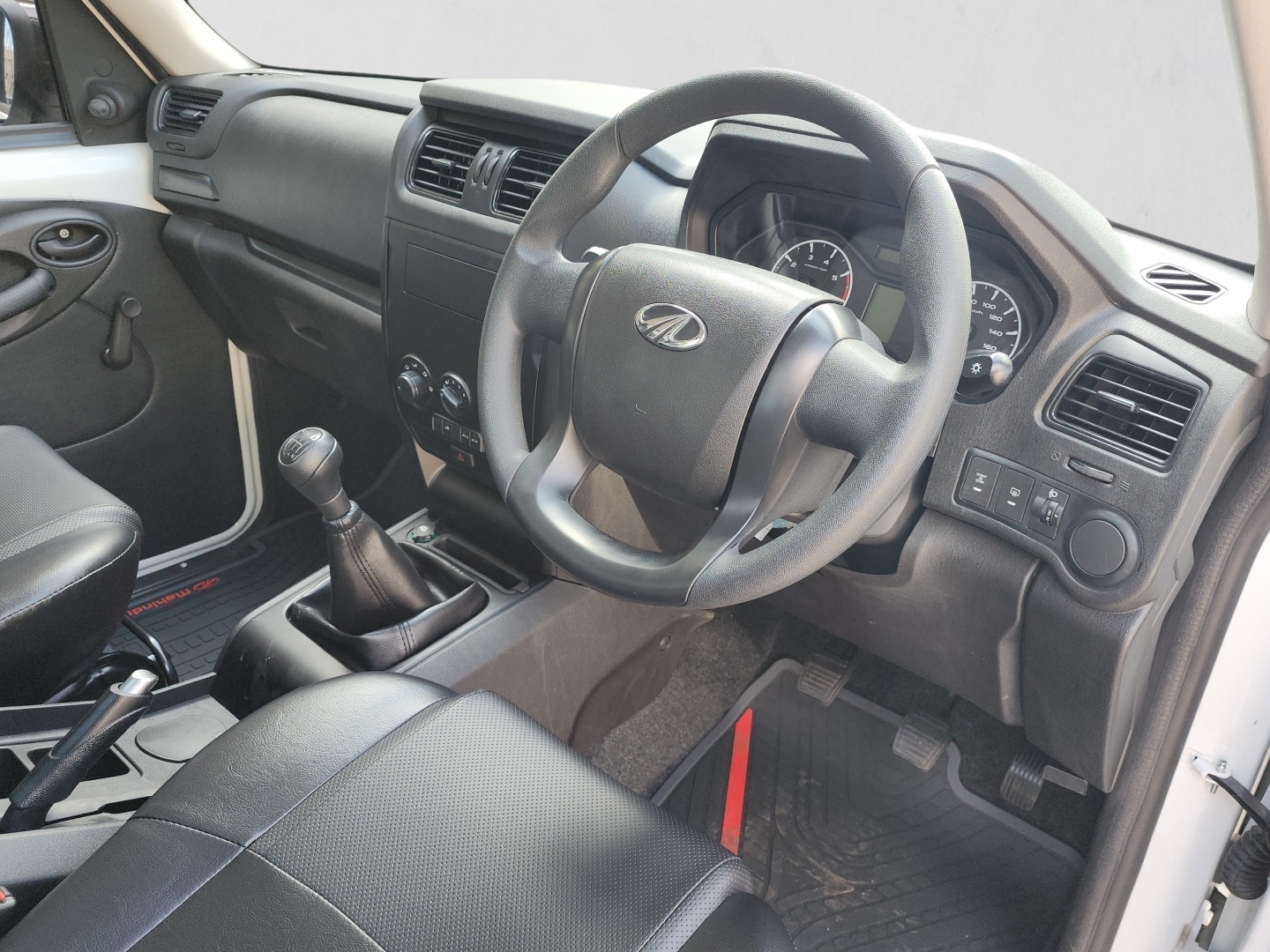 2026 MAHINDRA PIK UP PIK UP 2.2 mHAWK S4 P/U S/C interior image 1 of 5