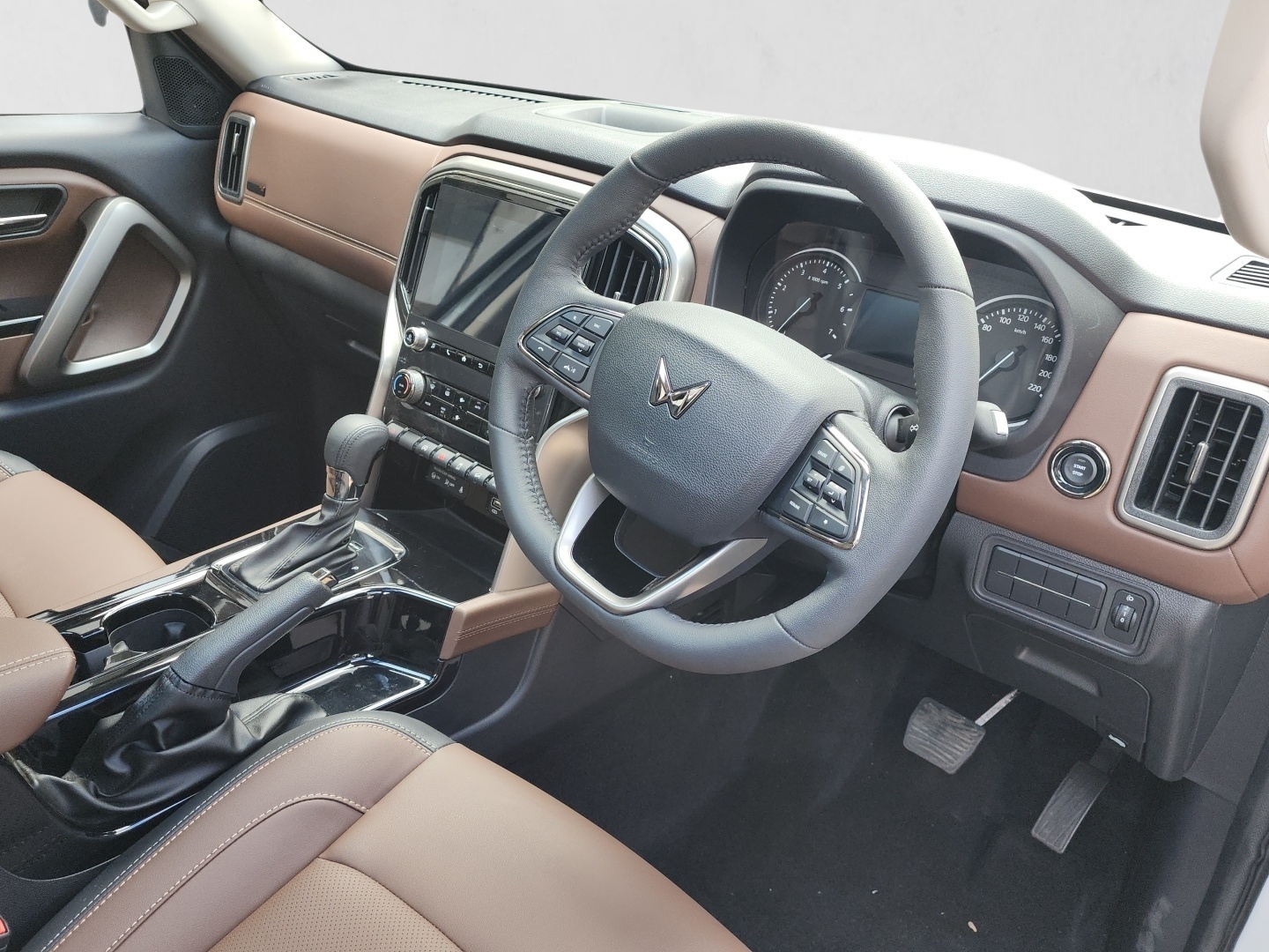 2026 MAHINDRA SCORPIO-N SCORPIO-N 2.2D A/T (Z8) interior image 1 of 7