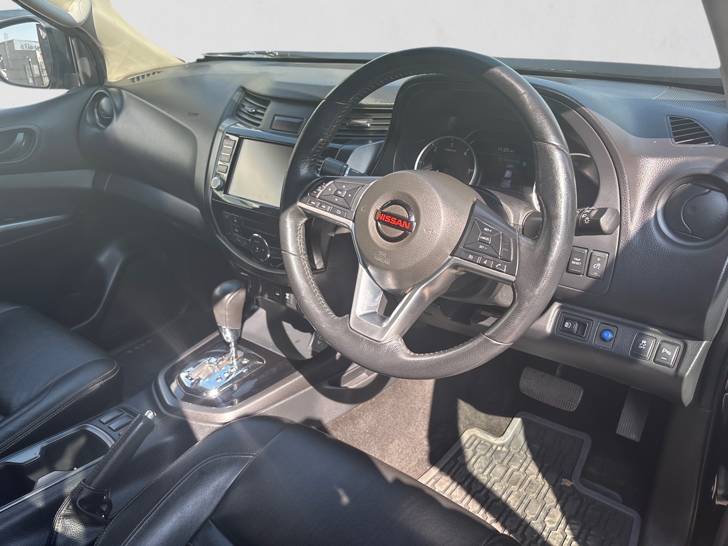 2021 NISSAN NAVARA NAVARA 2.5DDTI PRO-4X 4X4 A/T D/C P/U interior image 1 of 7