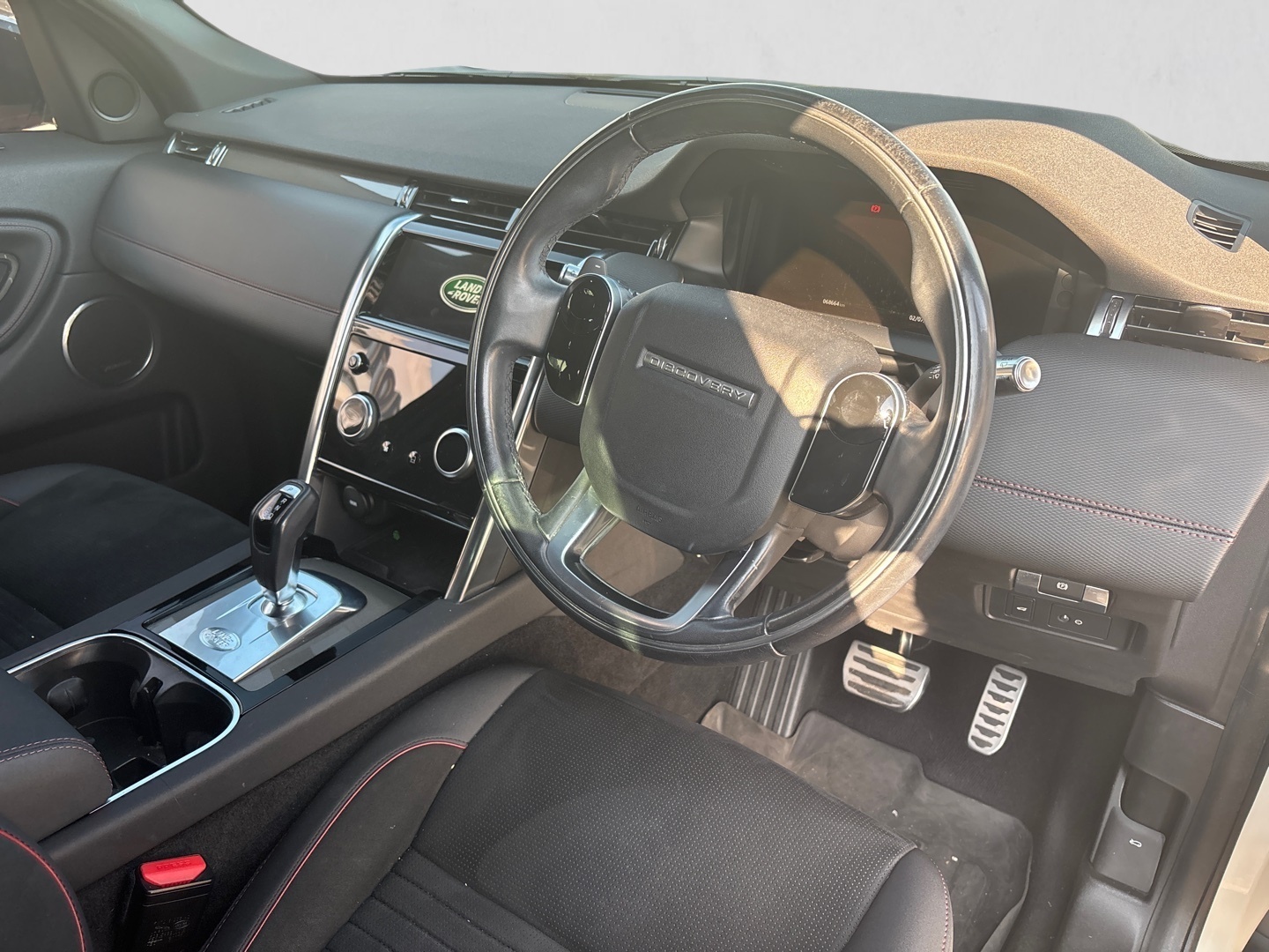 2021 LAND ROVER DISCOVERY SPORT DISCOVERY SPORT 2.0D SE R-DYNAMIC (D180) interior image 1 of 6