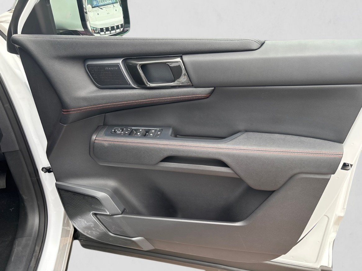 2025 BYD SHARK SHARK 1.5 P/U D/C AWD (PHEV) interior image 1 of 8