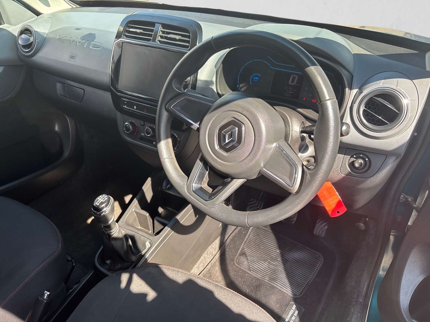 2021 RENAULT KWID KWID 1.0 DYNAMIQUE / ZEN / TECHNO 5DR interior image 1 of 7