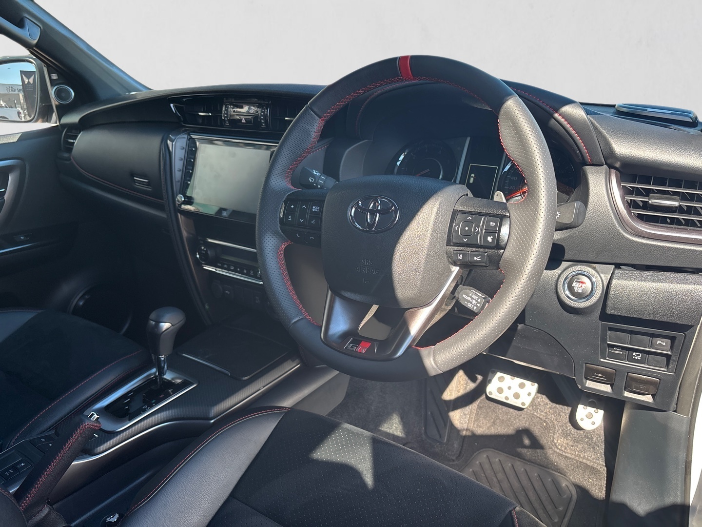 2026 TOYOTA FORTUNER Fortuner 2.8GD-6 4X4 GR-S A/T interior image 1 of 7