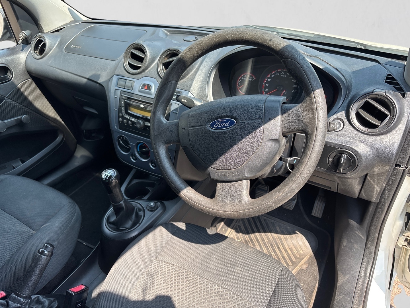 2015 FORD FIGO FIGO 1.4 TDCi AMBIENTE interior image 1 of 7