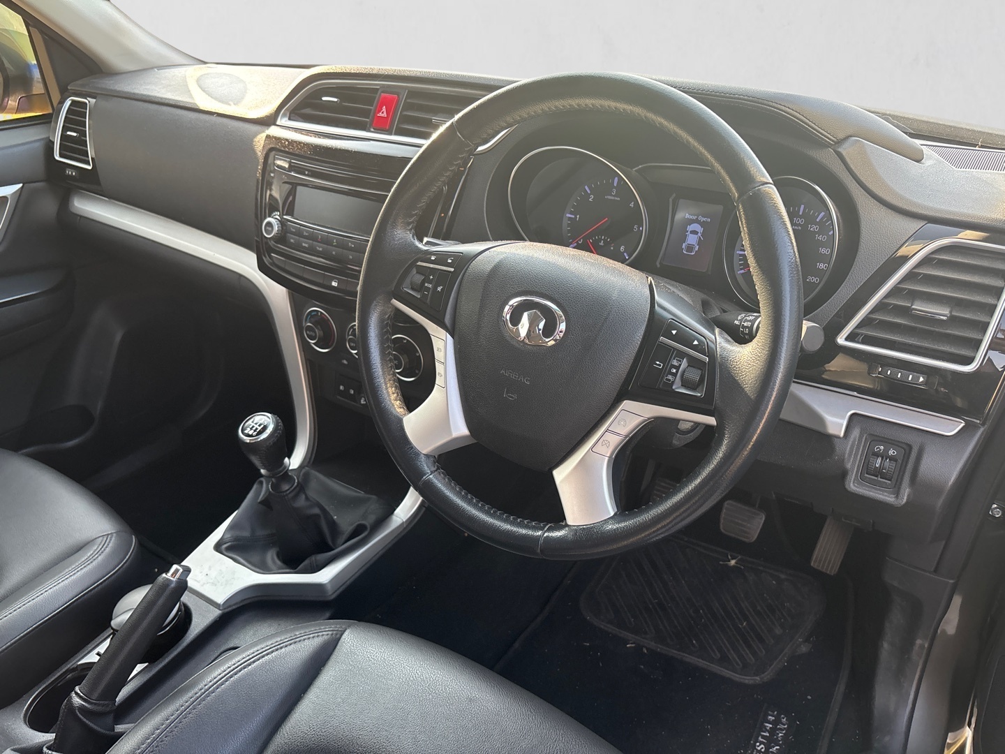 2020 GWM STEED STEED 6 2.0 VGT XSCAPE P/U D/C interior image 1 of 7
