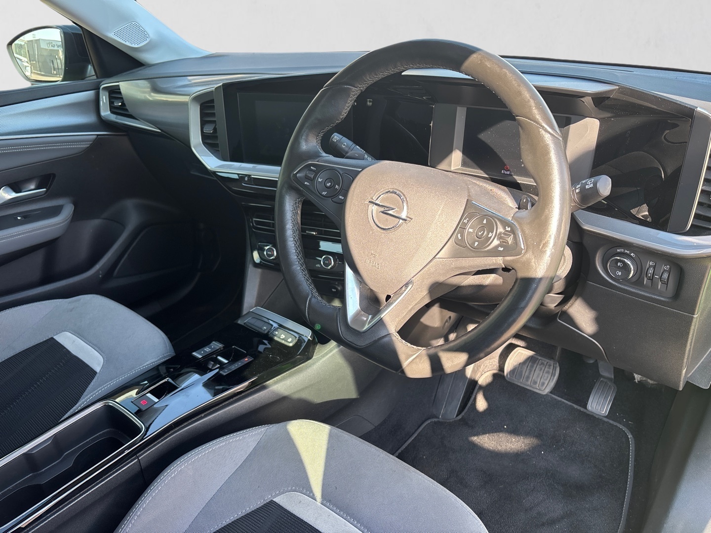 2024 OPEL MOKKA MOKKA 1.2T ELEGANCE /EDITION A/T interior image 1 of 7