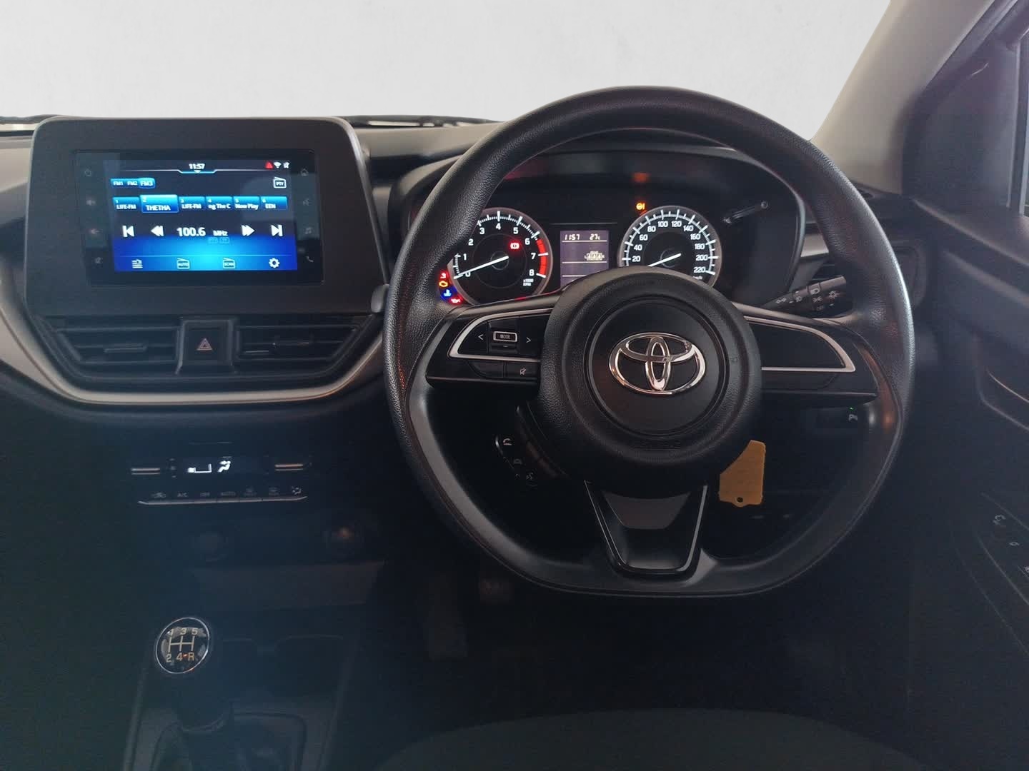 2024 TOYOTA STARLET STARLET 1.5 Xs interior image 1 of 6