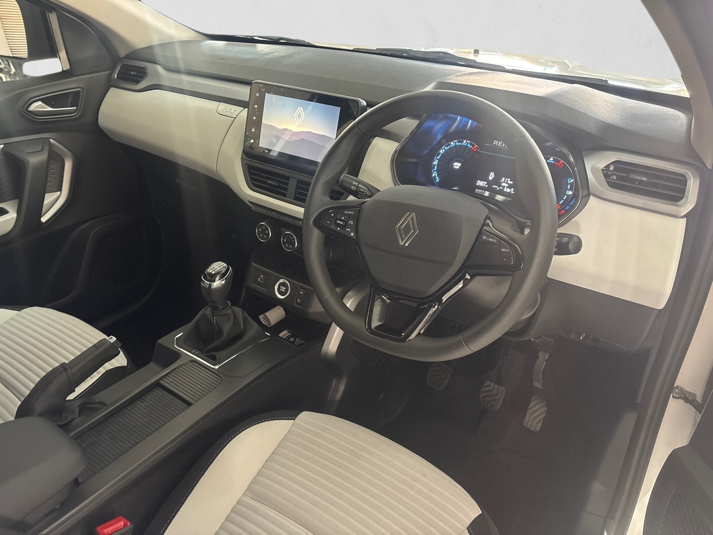 2026 RENAULT KIGER KIGER Kiger 1.0l Turbo Techno interior image 1 of 7