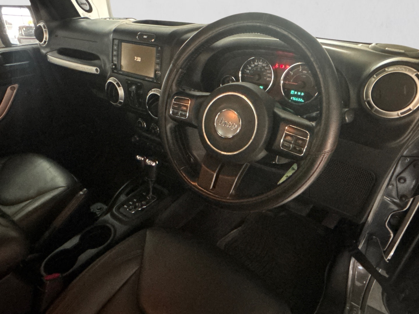 2017 JEEP WRANGLER WRANGLER 2.8 CRD UNLTD SAHARA A/T interior image 1 of 7