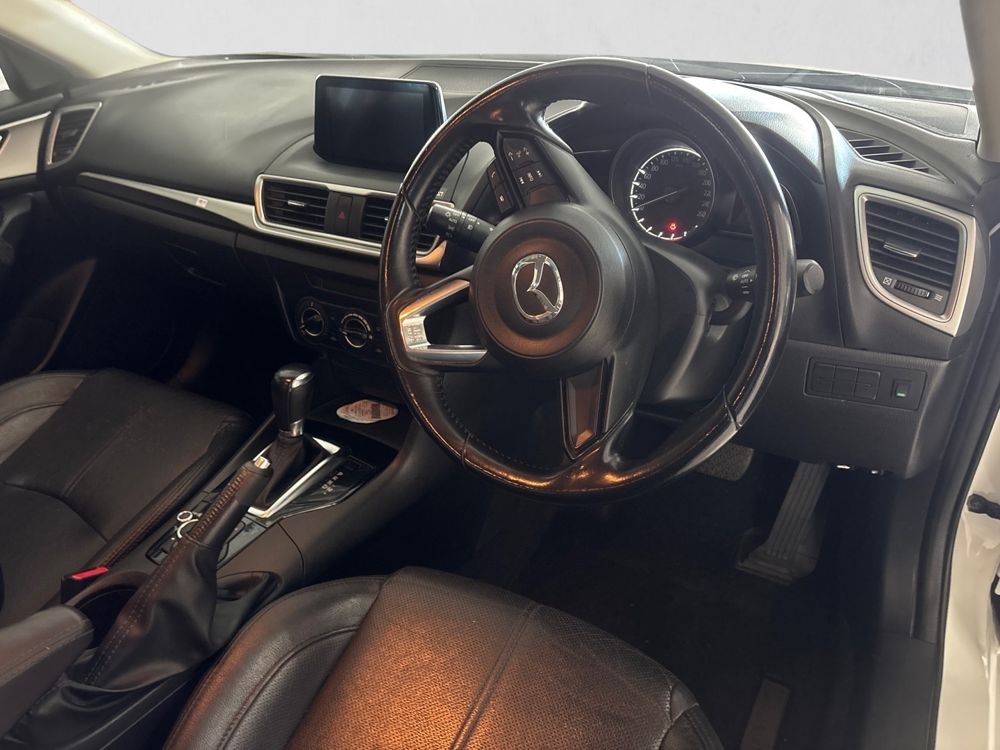 2017 MAZDA 3 3 MAZDA3 1.6 DYNAMIC 5DR A/T interior image 1 of 7