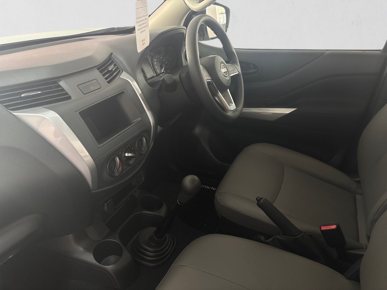 2026 NISSAN NAVARA NAVARA 2.5DDTI XE S/C P/U interior image 1 of 5