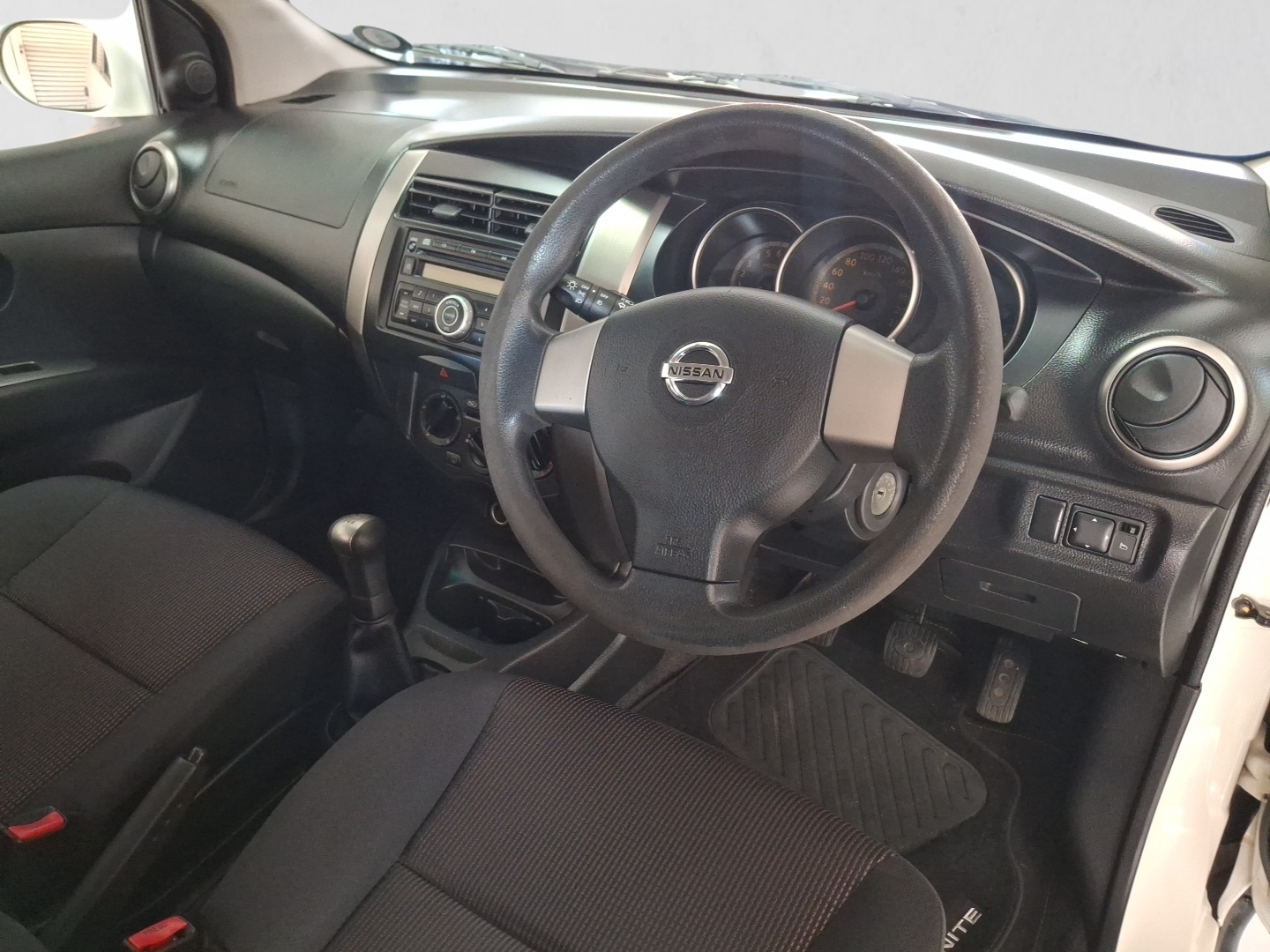 2011 NISSAN LIVINA LIVINA 1.6 ACENTA+ X-GEAR interior image 1 of 8