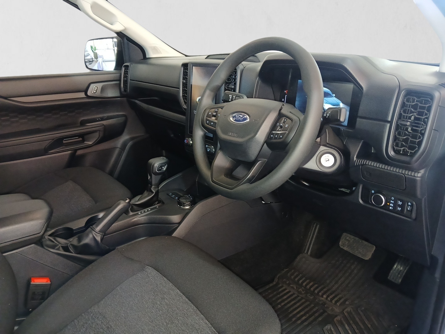 2026 FORD RANGER RANGER 2.0D XL HR 4X4 A/T SUPER CAB P/U interior image 1 of 7