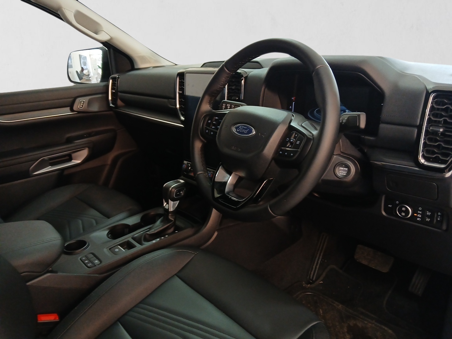2026 FORD EVEREST EVEREST 2.0D BI-TURBO XLT A/T interior image 1 of 6